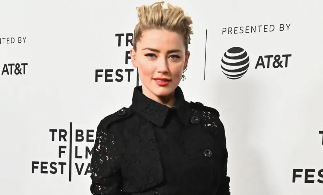 Hacen pública información sobre las atrevidas fiestas de multimillonarios en las que participaba Amber Heard