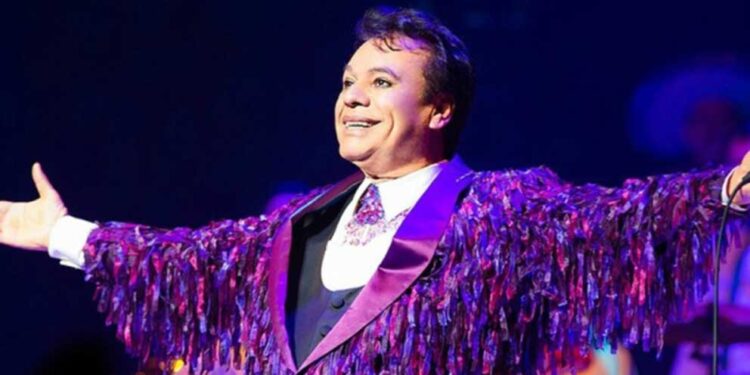 Juan Gabriel lidera el ranking con Recuerdos II, el disco más vendido en México