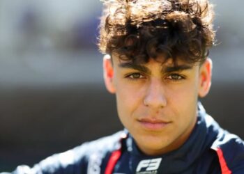 El próximo ‘Verstappen’ se muestra muy verde en su primera prueba en F1