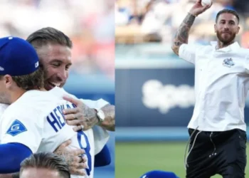 Sergio Ramos lanza la primera bola en el Dodgers Stadium