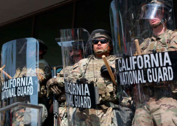 Retira Pentágono 700 marines de Los Ángeles