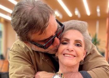 Festeja Alejandro Fernández cumpleaños de su mamá Cuquita