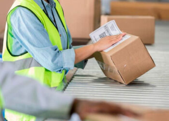 Suspenden 25 países envíos de paquetes a EU