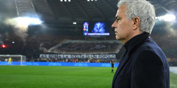 Fenerbahce despide a José Mourinho; Edson Álvarez sin DT